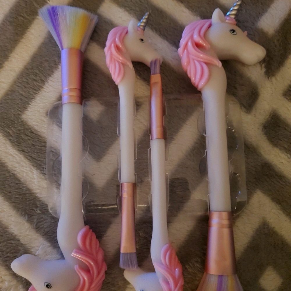 Rainbow 🌈 Unicorn Makeup Brushes